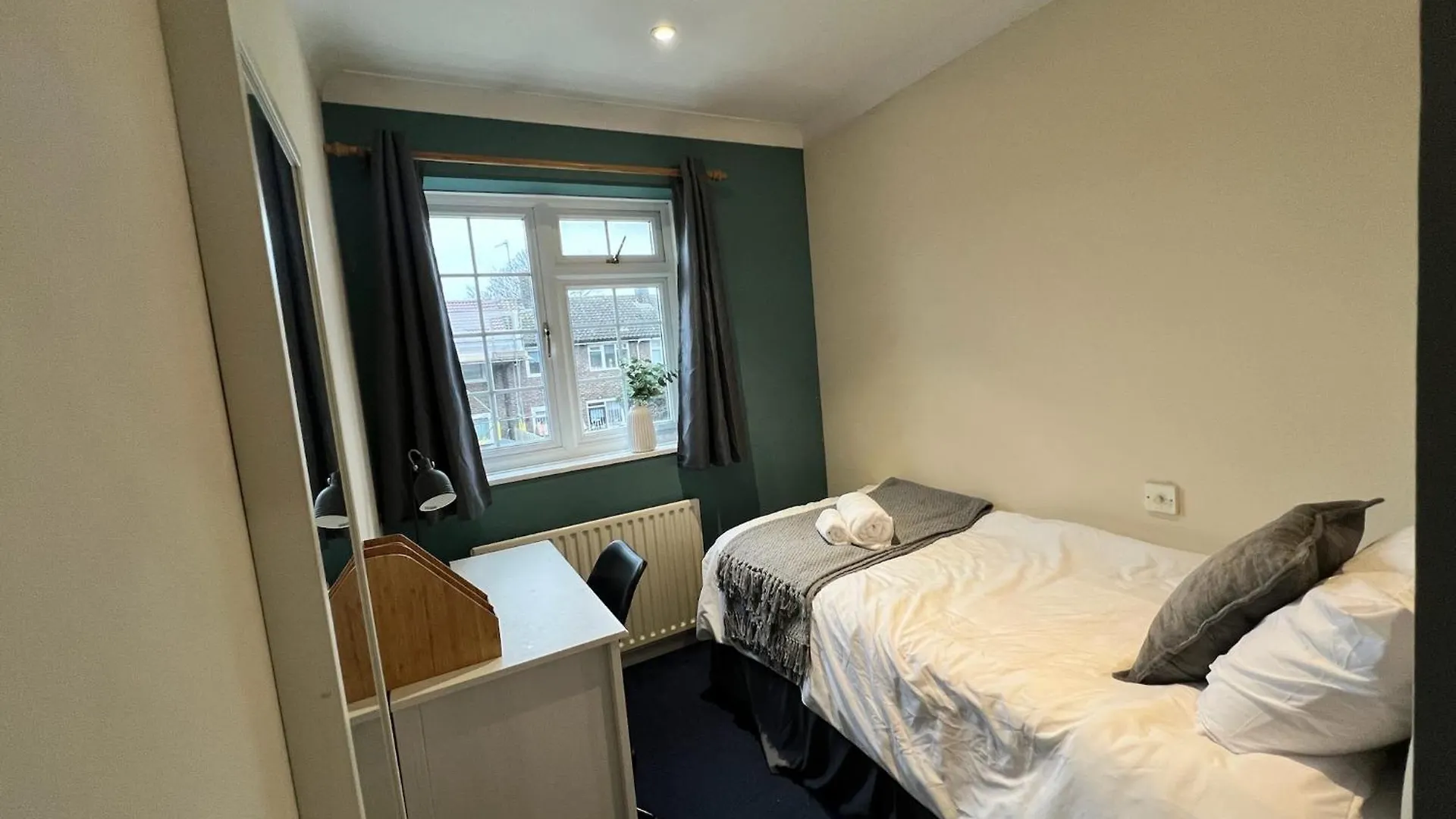 Cozy 3 Bedroom House, Greenwich, London Abbey Wood Apartment